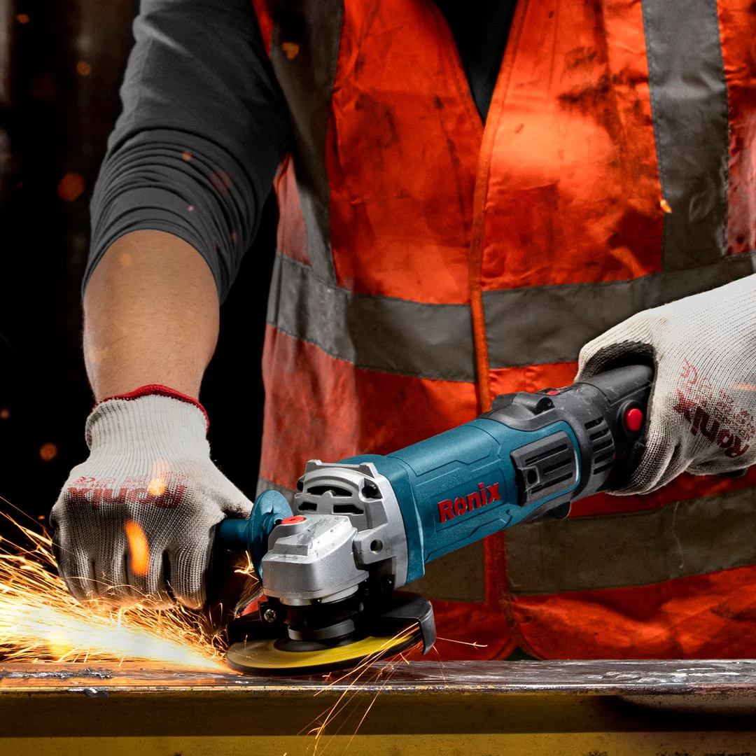 Imagem de referência: Makita Angle Grinder 150 mm
